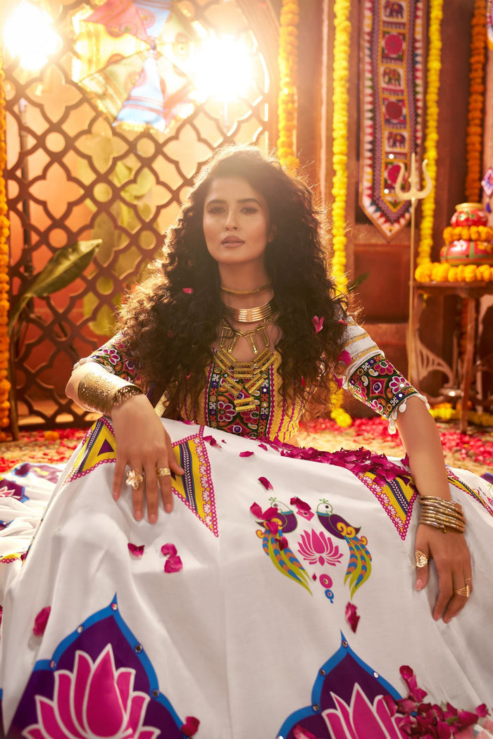Zayana – Designer White Navratri Lehenga Choli with Mirror & Hand Embroidery Work
