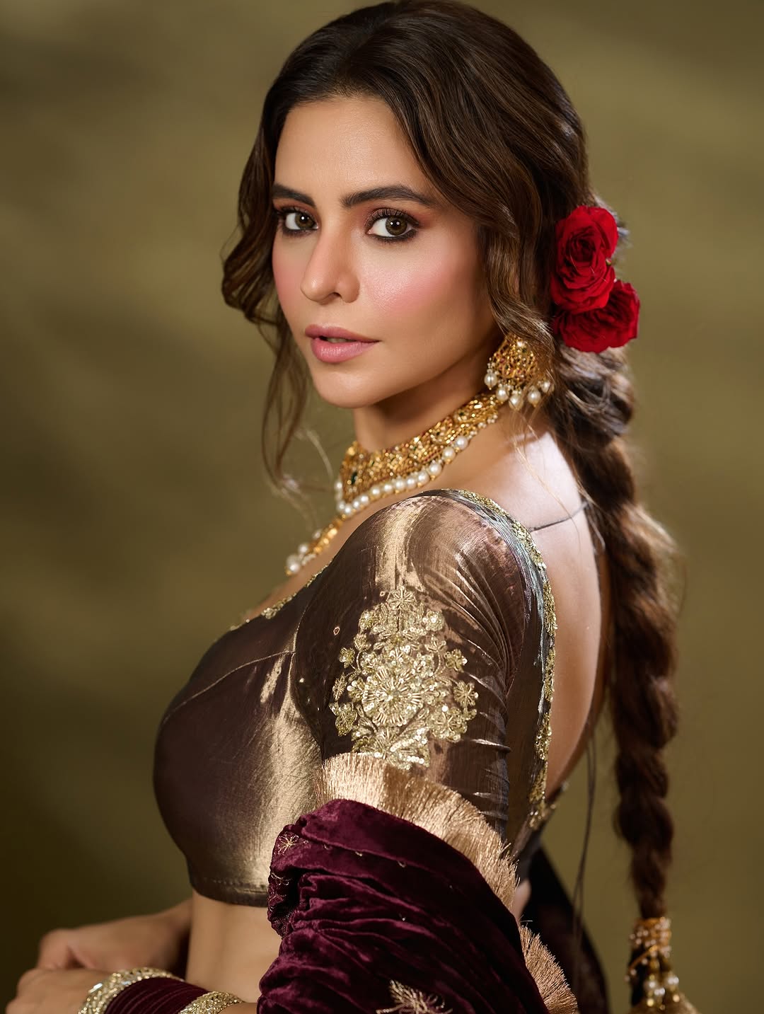 Zayana Royale – Designer Velvet & Silk Embroidered Bridal Lehenga Choli