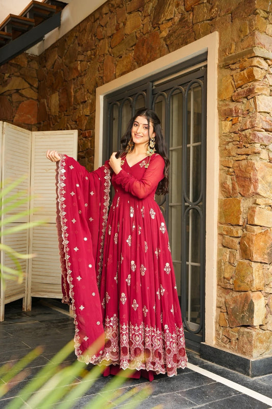 Raaniraj Regal Suit Set – Royalty Woven in Every Thread