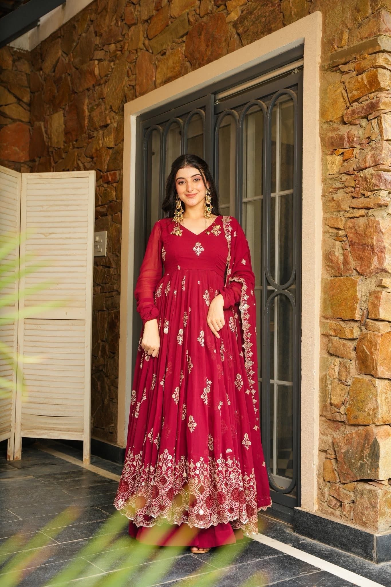 Raaniraj Regal Suit Set – Royalty Woven in Every Thread