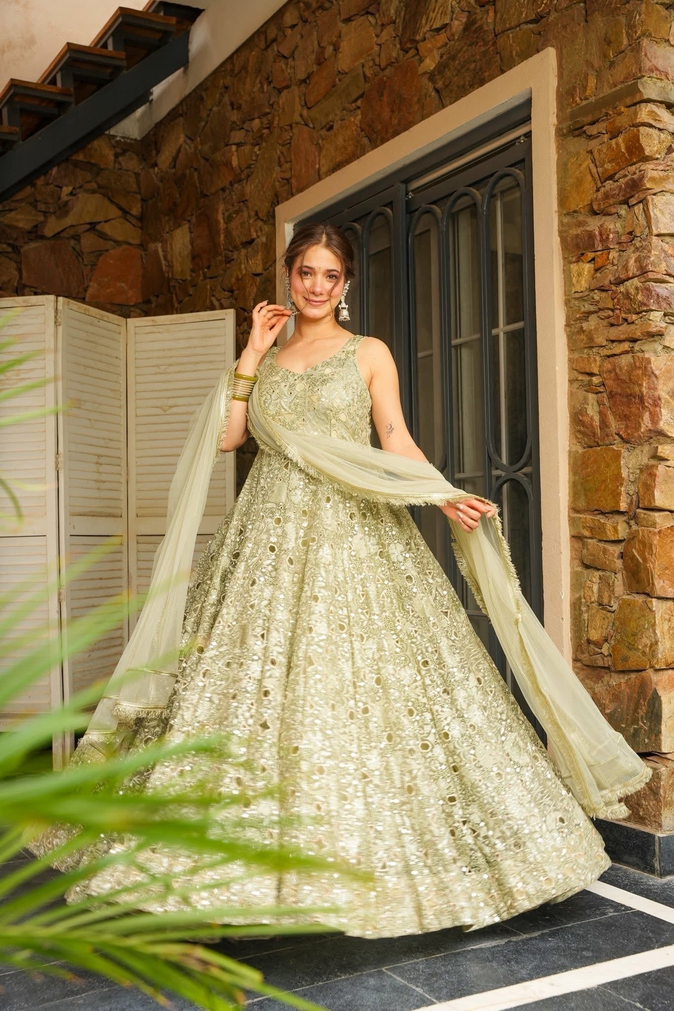 Chamakriti Royale Maxi Set – Radiance Draped in Elegance