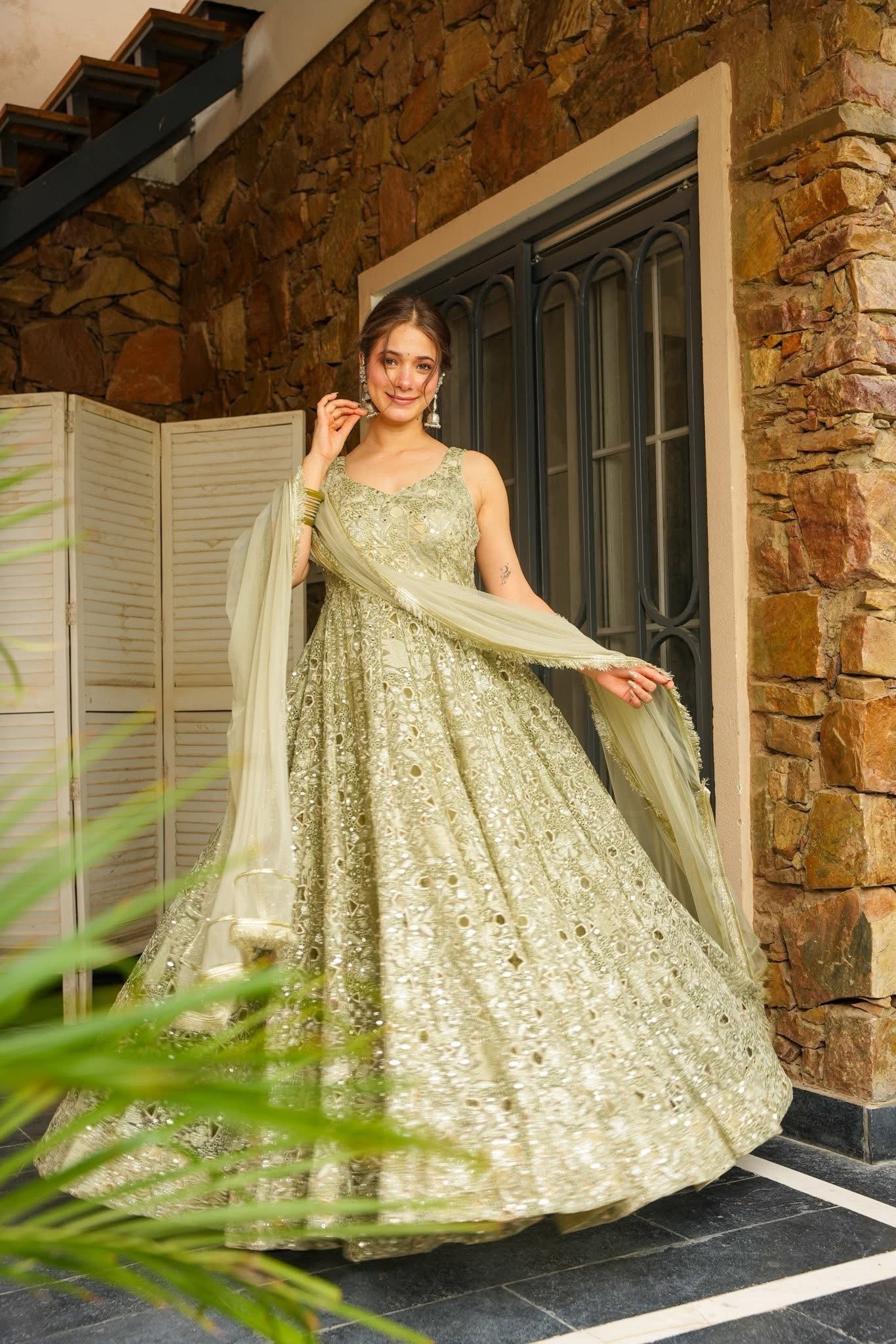 Chamakriti Royale Maxi Set – Radiance Draped in Elegance