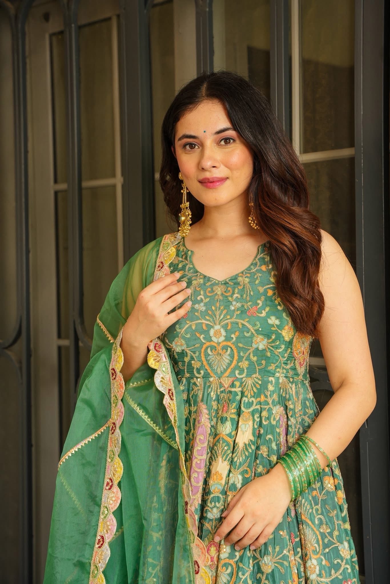 Zarangi Luxe Embroidered Suit Set – Timeless Grandeur in Every Thread