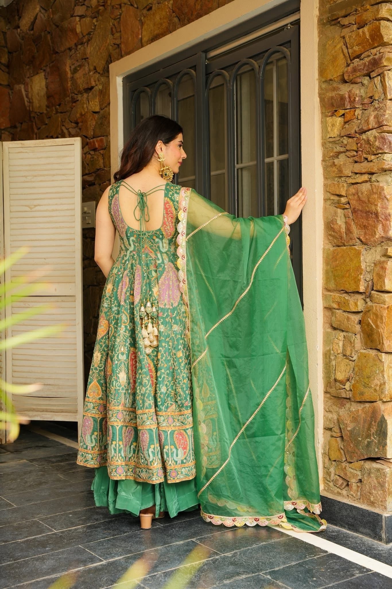 Zarangi Luxe Embroidered Suit Set – Timeless Grandeur in Every Thread