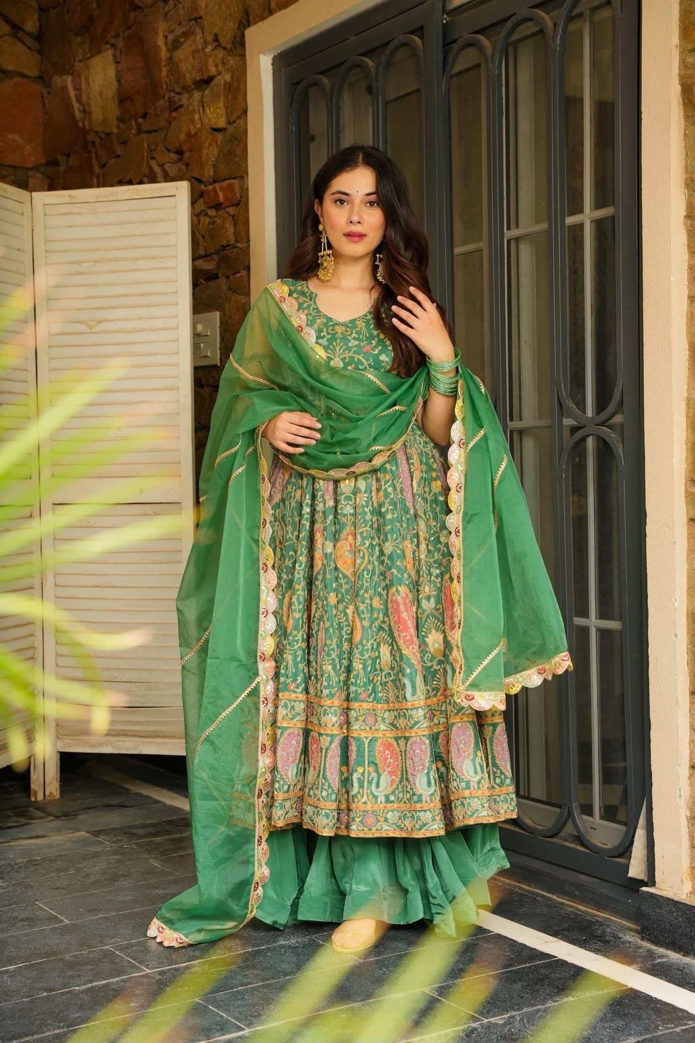 Zarangi Luxe Embroidered Suit Set – Timeless Grandeur in Every Thread