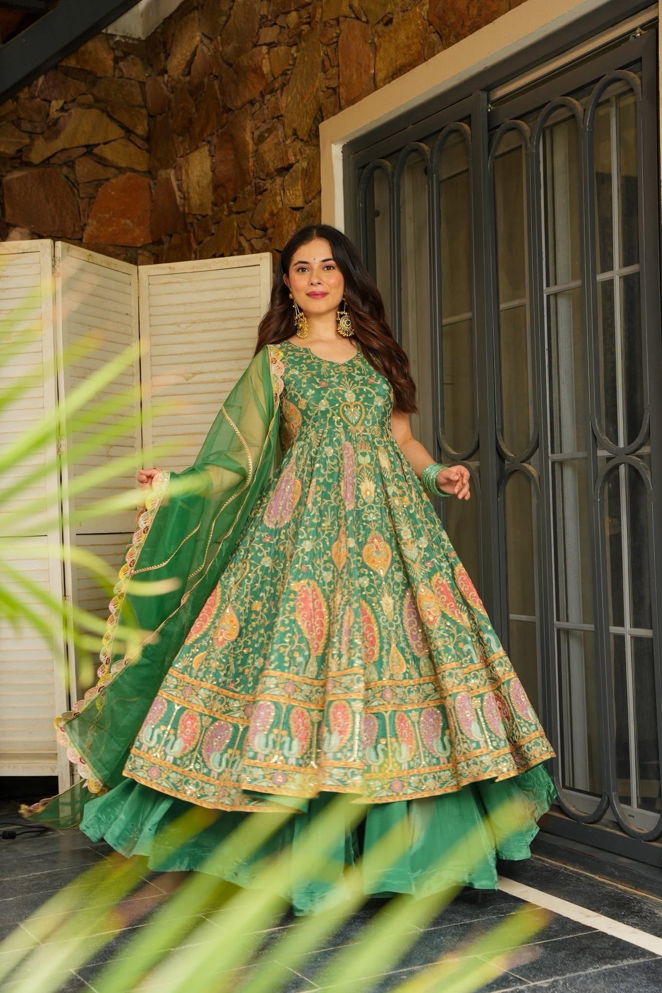 Zarangi Luxe Embroidered Suit Set – Timeless Grandeur in Every Thread